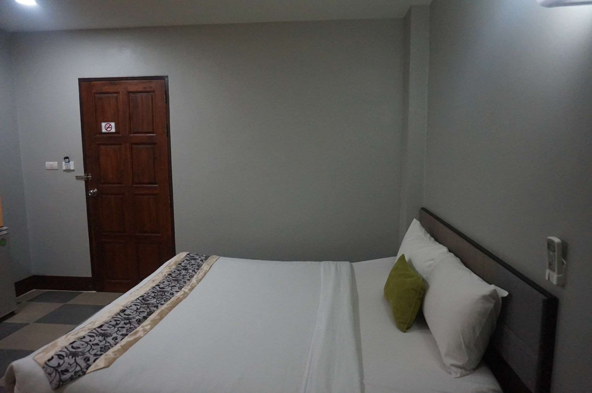 Nasa Mansion Appartement Phuket Buitenkant foto
