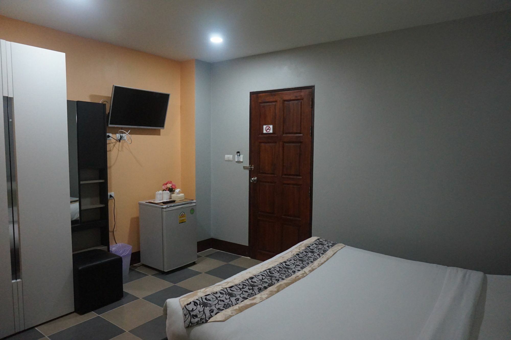 Nasa Mansion Appartement Phuket Buitenkant foto